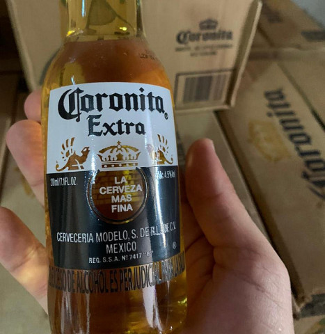 Lotes de cerveja Corona foram apreendidos durante as buscas de hoje (Divulgação)