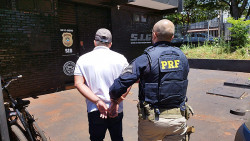 Motorista foi preso na manhã de hoje com carga milionária de cocaína (Foto: Adilson Domingos)