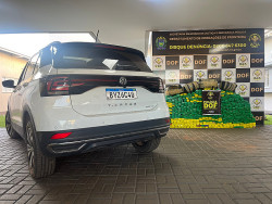 Veículo recuperado durante apreensão de drogas (Foto: DOF)