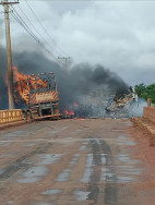 Acidente aconteceu na cabeceira de ponte, entre Brasilândia e Três Lagoas. (Foto: Rádio Caçula)