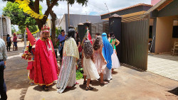 Família, amigos e comunidade comemoraram Folia de Reis (Foto: Adilson Domingos)