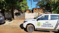 Polícia Científica investiga caso de homicídio em Dourados (Foto: Adilson Domingos)