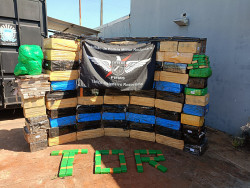 “Mulas” do tráfico ficam feridos após capotar S10 com maconha