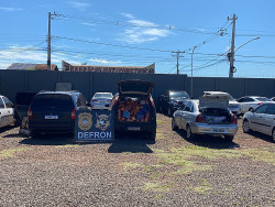 Polícia apreende comboio de cinco veículos transportando contrabando