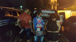 Três pessoas foram levadas para Delegacia em Dourados (Foto: Adilson Domingos)