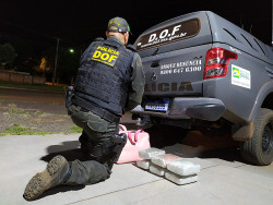 Policial durante abordagem em Iguatemi (Foto: Assessoria DOF)
