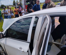 Batida entre dois carros deixa mulher morta e 2 feridos na MS-164