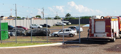 Veículos incendiados no pátio do DOF em Dourados (Foto: Adilson Domingos)
