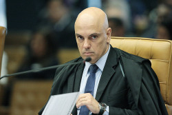 Moraes rejeita suspender mandato de deputados bolsonaristas