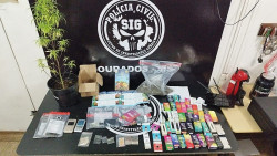 Drogas apreendidas durante operação em Dourados (Foto: Adilson Domingos)