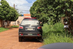 O bebê foi levado para o Hospital Regional e equipe da DEPCA (Foto: Campo Grande News)