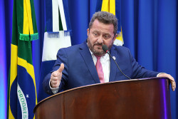 Laudir cobra informações sobre aparelho de ultrassom do CAM