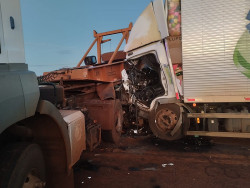 Veículo destruído em acidente na BR-163 (Foto: Rio Brilhante em Tempo Real)