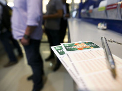 Apostas podem ser feitas pelo site ou em lotéricas (Foto: Agência Brasil)