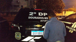 Preso por policiais da 2ª Delegacia da Polícia Civil (Foto: Adilson Domingos)