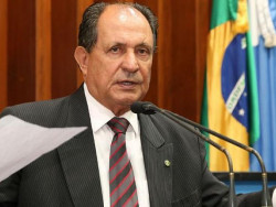 Zé Teixeira reivindica reforma geral na escola de Cristalina, em Caarapó