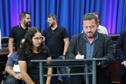 Aprovados em concurso tomaram posse na Câmara de Dourados