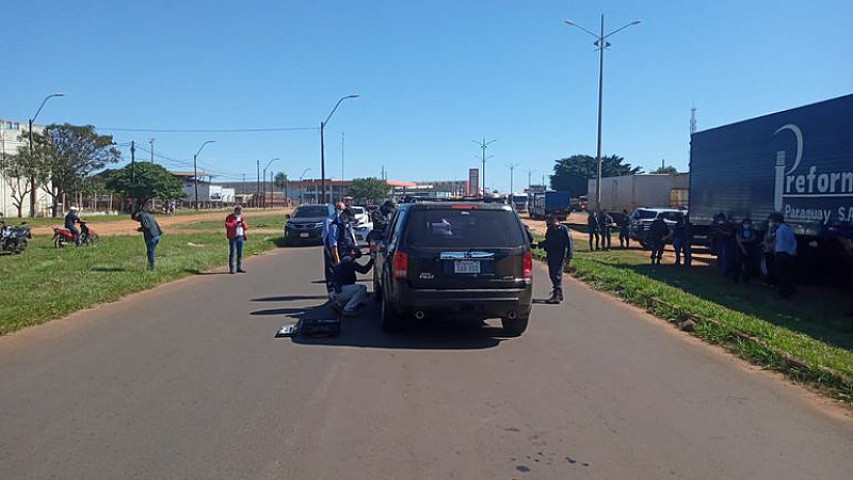 Bandidos levam dinheiro de carro blindado no Paraguai. Imagem (ABC Color)