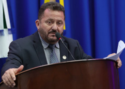 Laudir cobra Exército e Governo sobre obras em aeroporto