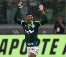 Rony marca de cabeça e coloca Palmeiras nas semifinais