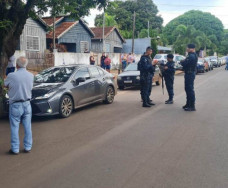 Empresário é encontrado morto dentro do carro e suspeita é de suicídio
