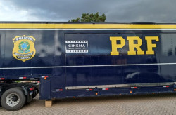 Uma carreta da PRF, equipada com um auditório e estrutura de som e imagem (Foto: Assessoria)
