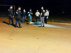 Homem morto no Estrela Porã (Foto: Adilson Domingos)