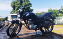 Moto furtada é encontrada abandonada e dono chora em delegacia