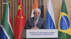 Lula critica uso do dólar e defende moeda única para transações entre países dos Brics (Foto: CNN)