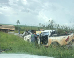 Duas pessoas morreram no acidente na tarde de ontem (Foto: Reprodução)