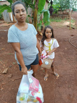 Grupo ‘Chamados a Servir’ distribui cestas de alimentos e ovos de Páscoa