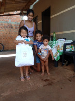 Grupo ‘Chamados a Servir’ distribui cestas de alimentos e ovos de Páscoa