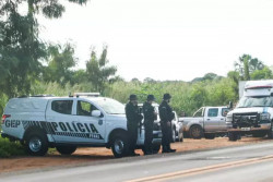 Movimentação perto de presídio na manhã desta segunda-feira. (Foto: Campo Grande News)