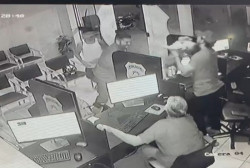 Policiais de plantão salvam criança engasgada, levada pelo pai à Depac