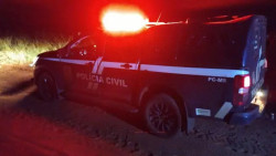 Viatura da Polícia Civil agentes foram acionados para prender a mulher suspeita do crime (Foto: Campo Grande News)