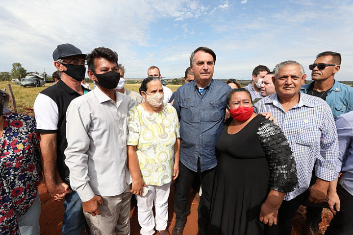 Em discurso cheio de críticas Bolsonaro entrega títulos rurais no MS. Imagem (Twitter/ Planalto)