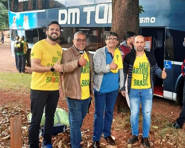 Carlos Nantes (1º à esquerda), "Jabá" e Juscelino Cabral (Imagem: Reprodução)