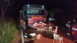 Jovem morre em acidente entre carros e carreta em Dourados
