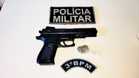 PM parende assaltante com arma de brinquedo em Dourados. Imagem (Adilson Domingos)