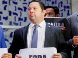 Deputado de Dourados vota contra igualdade salarial entre mulheres e homens