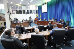 Na sessão mais longa do ano, vereadores aprovam 27 projetos