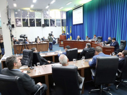 Na sessão mais longa do ano, vereadores aprovam 27 projetos