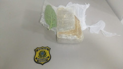 Adolescente é flagrado com droga e apresenta documento do irmão