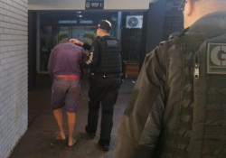 Preso foi levado para Depac e autuado em flagrante por tentativa de homicídio com emprego de fogo (Foto: Adilson Domingos)