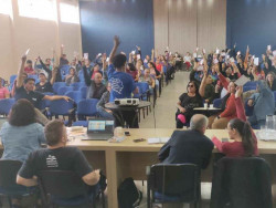 Professores de escolas municipais de Dourados aprovam greve geral