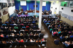 Aprovado projeto de Alan Guedes que altera plano de cargos da educação