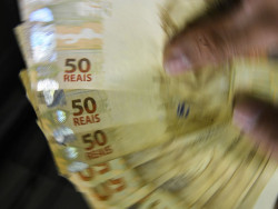 Desde 1º de maio, o piso previdenciário é de R$ 1.320,00 (Foto: Agência Brasil)
