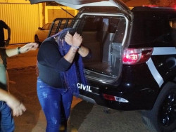 Massagista paulista é presa levando seis armas para facção na Bahia