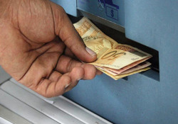 Prefeitura antecipa salário e servidores recebem nesta terça-feira