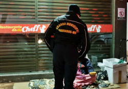 Operação Noites Frias distribui cobertores a pessoas em situação de rua